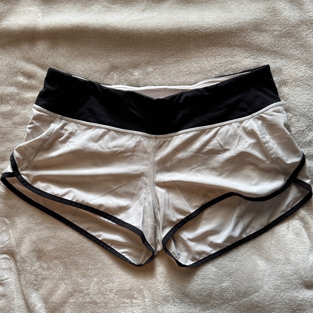 Lululemon speed up low rise lined short, 2.5”, size 8
